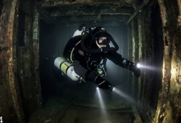 Gloom | UKDIVESTORE.CO.UK